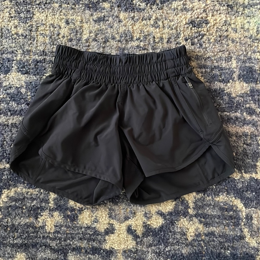 Lululemon Tracker Mid Rise Short 4